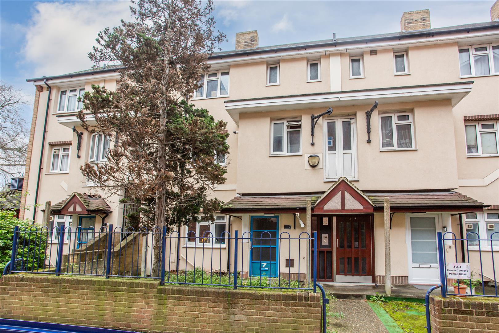 3 bed property in Gibson Close, Stepney Green, London
